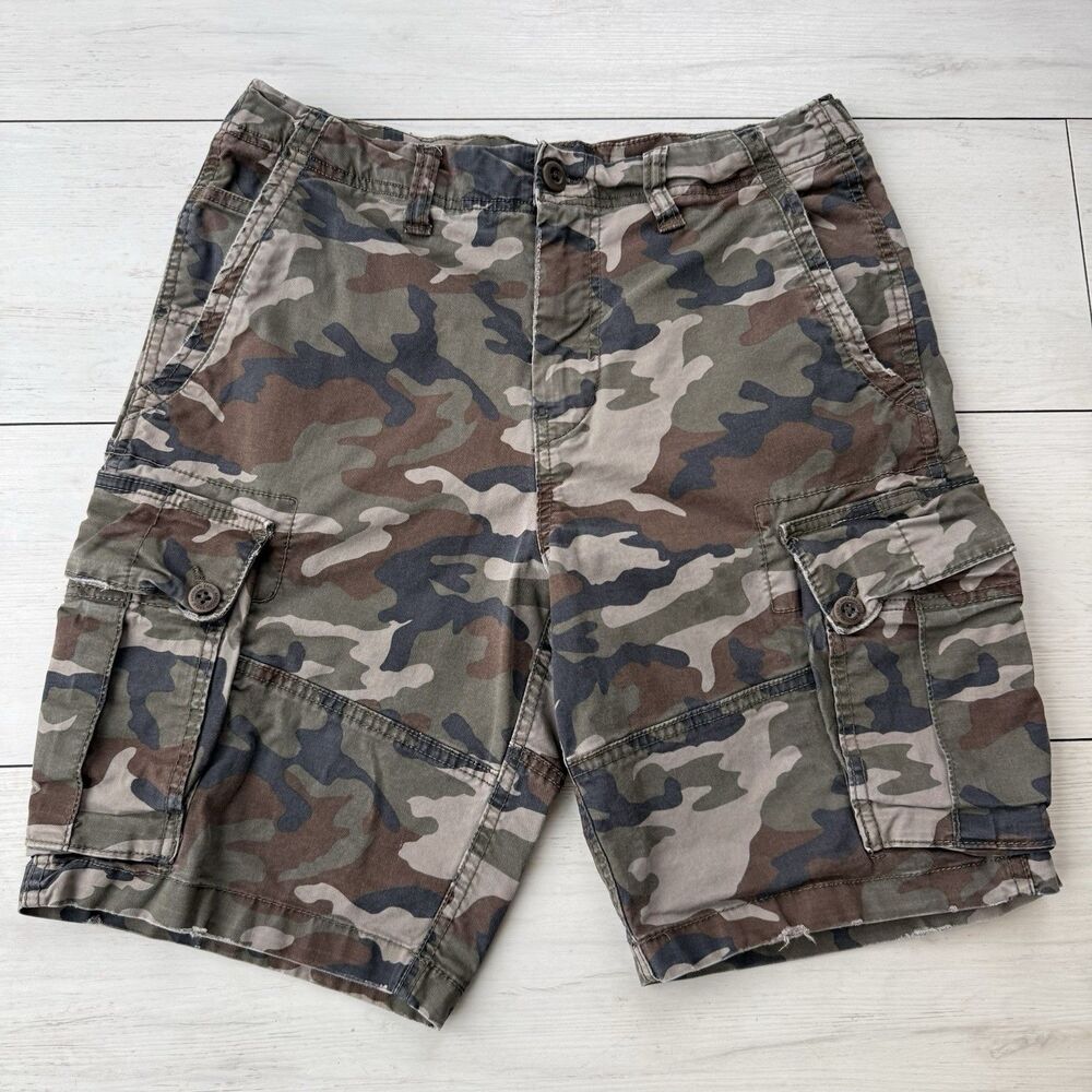 American Eagle Men's Camo Cargo Shorts Size 32 Classic Grunge Military